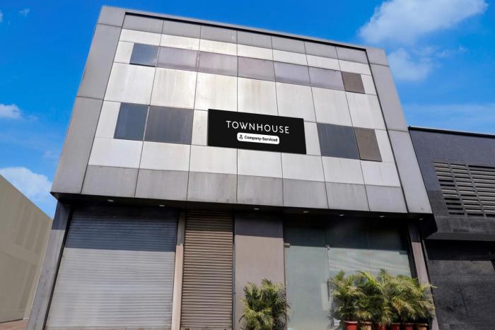 Super Townhouse MIDC Andheri Formerly Royal international