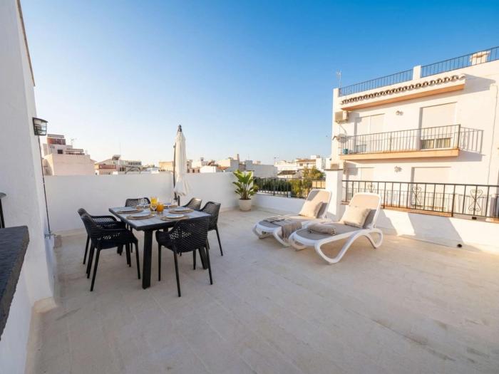 Casa Chica - Large Townhouse in Nerja Centro with Private Rooftop