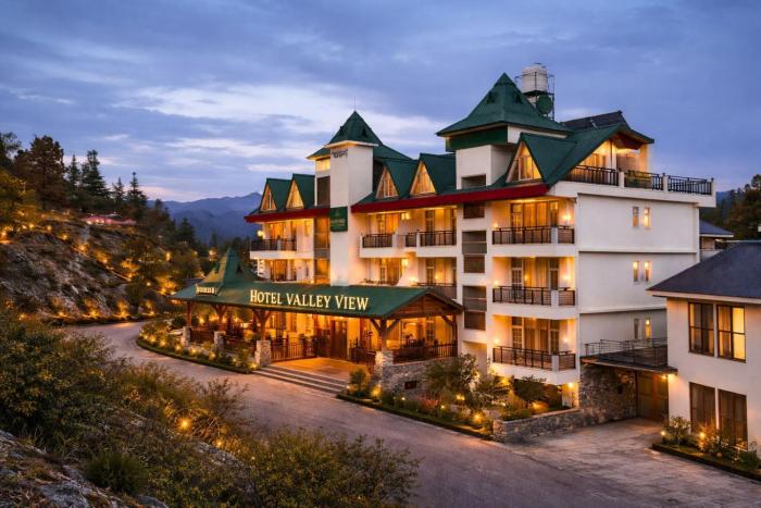 The Valley View By Hamilton Group - A Resort facing towards snow capped mountains