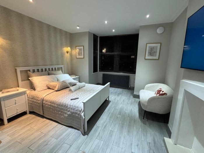 Convienent - Chic Town Centre Studio- Nr Luton Airport - Free Parking