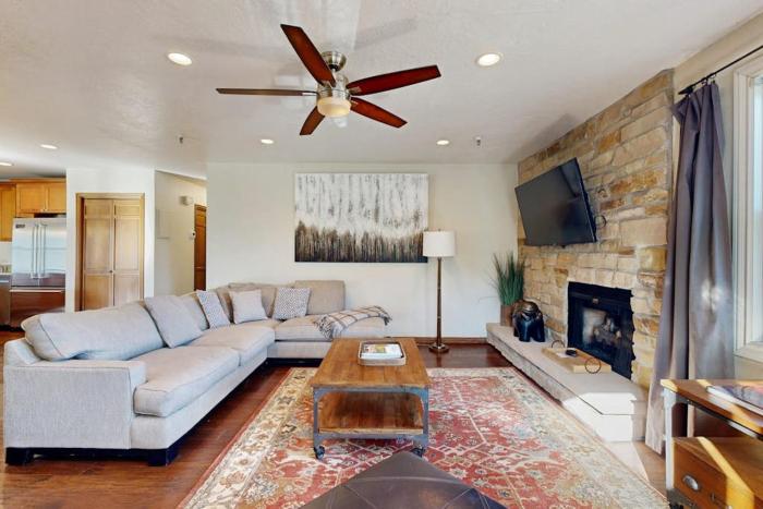 Mountain condo located 3 blocks from Town Lift Plaza & Main Street