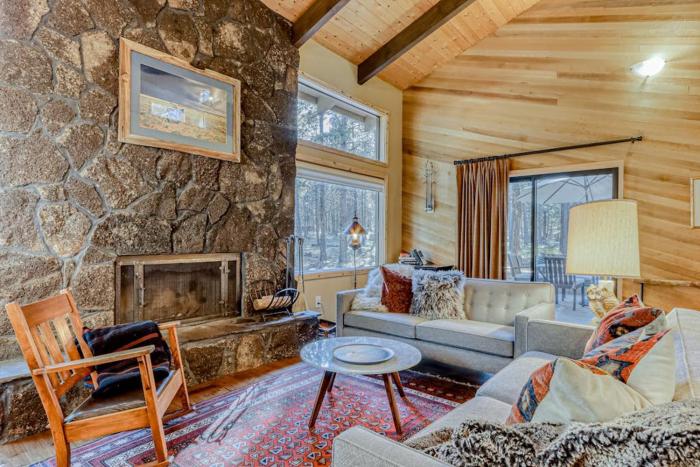 Dreamy mountain escape with hot tub pools golf gym & grill