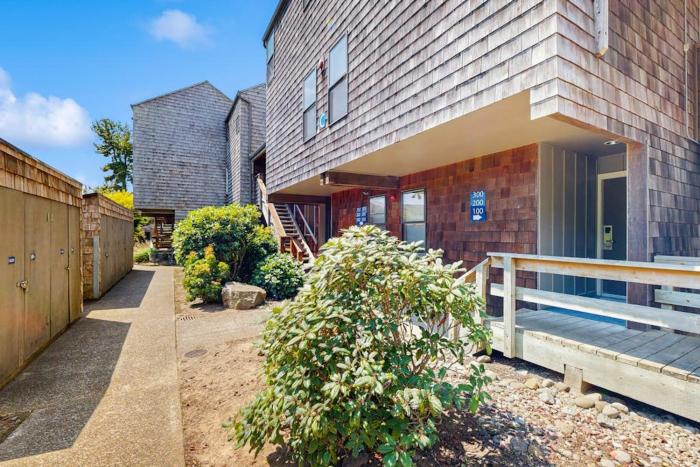 Ideal getaway on the water with private balcony cozy layout and free WiFi