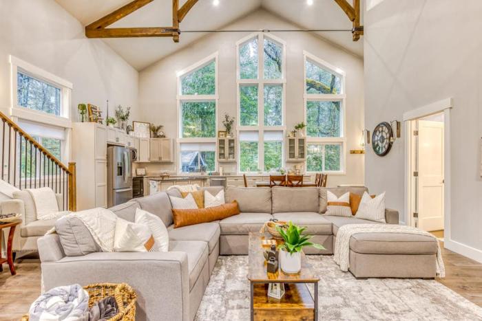 Beautiful home with fireplace sauna full kitchen & W&D