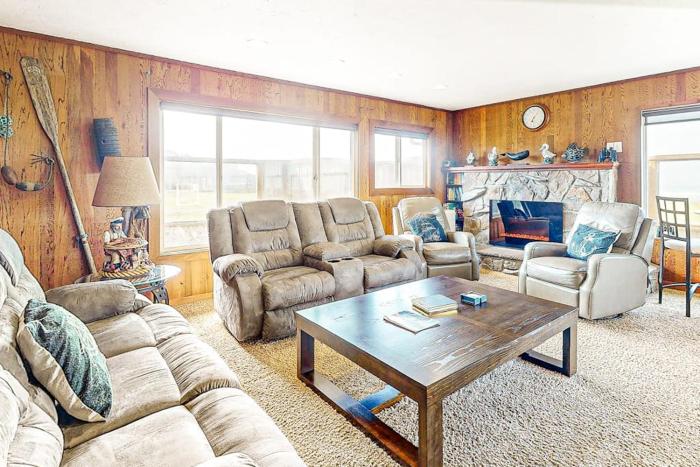 Dog-friendly oceanfront beach home with private hot tub and stunning ocean views