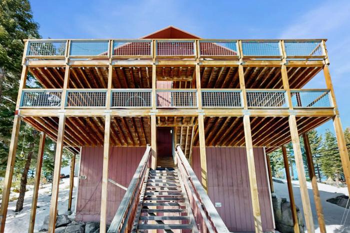 Inviting Townhome with Heated Floors Ski Storage Close to Heavenly Ski Resort