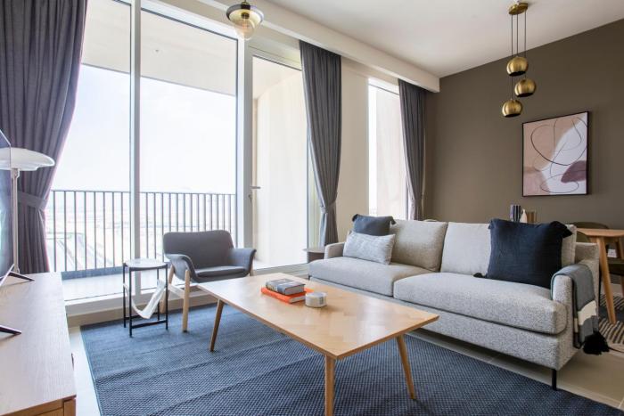 Blueground Dubai Creek Harbour pool gym DXB-1186