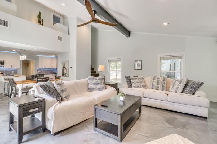 2 Mi to Lake Bastrop! Modern Family Retreat