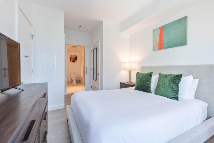 Seaport Retreat - Rooftop Pool & Gym