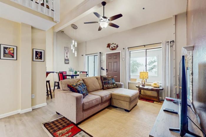 Updated Condo with Lake Views Heated Floors Soaking Tub Pool & Spa Access