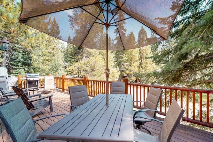 Spacious home with access to golf tennis hot tub & pool