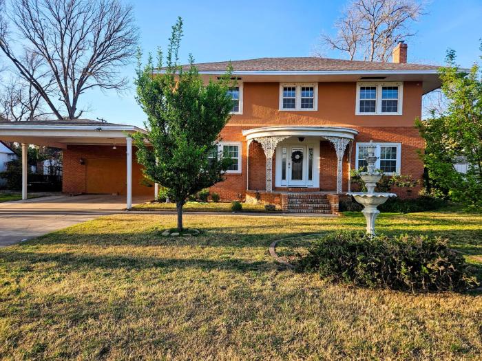 Grand Heritage Home: Steps from Lake Carlsbad