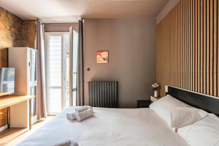 Lake Como - Old Town Terrace Apartment - 3 min from Lake and Station