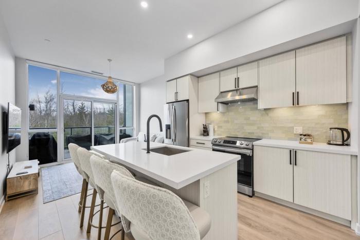 Lake Simcoe Stays - Friday Harbours Official Rental Program - Aspen Suite
