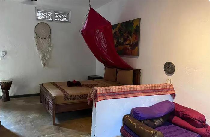 125m2 App with Kitchen Central and Spacious Garden and Pool