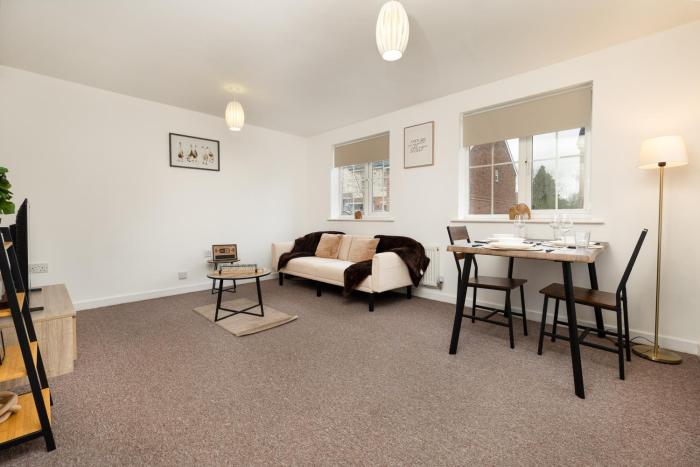3-Bedroom Home - Sleeps 6 - Parking - Contractors