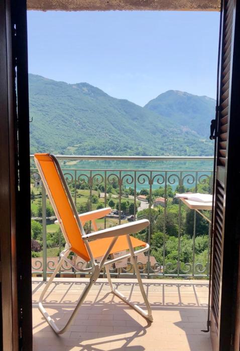 Stanza con terrazzo vista lago LAKEHOLIDAY IT