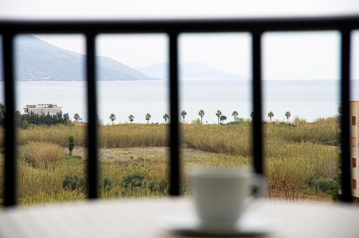 Joni and Joys Sea View Apartment