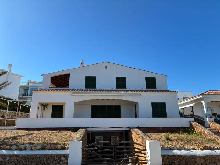 Chalet en Fornells a primera línea de mar con piscina y vistas