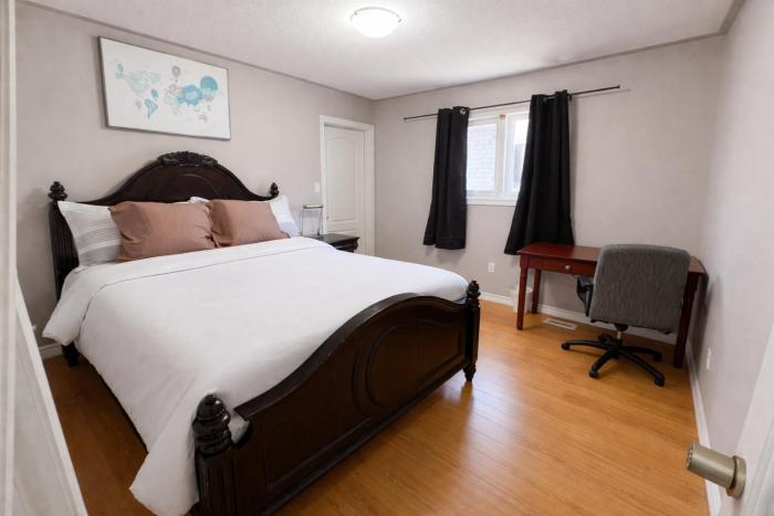 Private Queen Bedroom with Walk-In Closet, TV & Mini Fridge in Brampton Shared Home - 3 Baths, Full Kitchen, WiFi, Laundry & Deck - Near GO Station, Ideal for Work & Study!