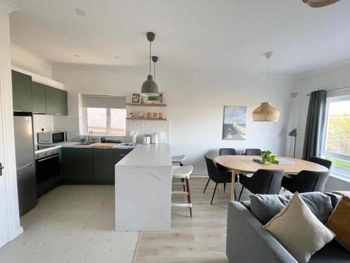 Stylish City Retreat 3 - super king bed