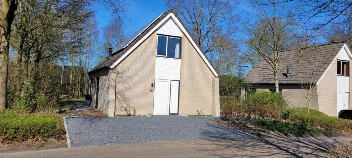 Hoevense wellness met hottub & sauna