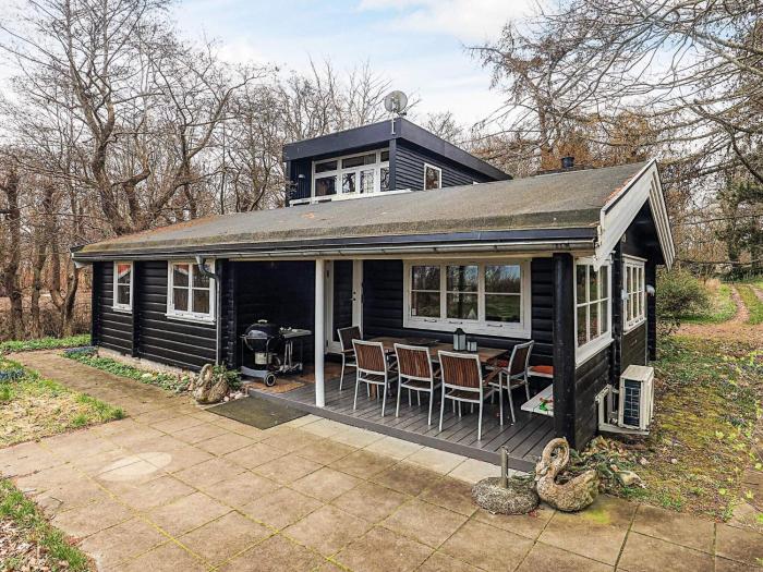 6 person holiday home in Dronningmølle-By Traum
