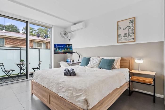 36B Studio Abnb-style Cozy Balcony 12 min walk Train