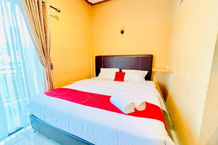 RedDoorz at Hotel Dieng Berastagi