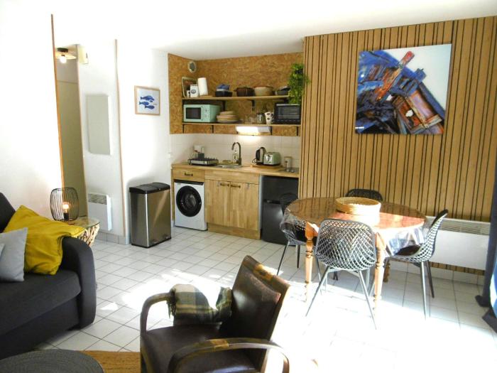 Appartement 2 à 4 personnes à 50 m de locéan WIFI MERLIN