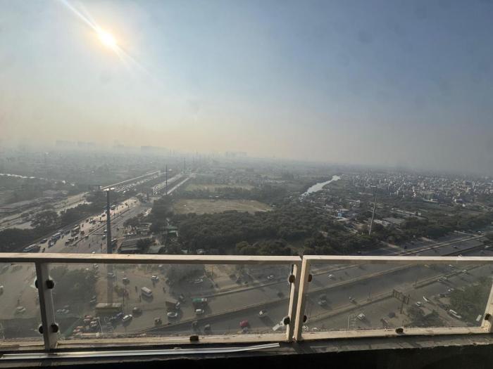 Sky Lodge Private Skyline Studio, Gaur City