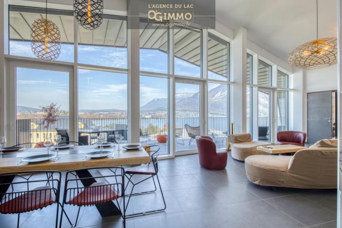 Le Saphir - Vue panoramique sur le lac dAnnecy