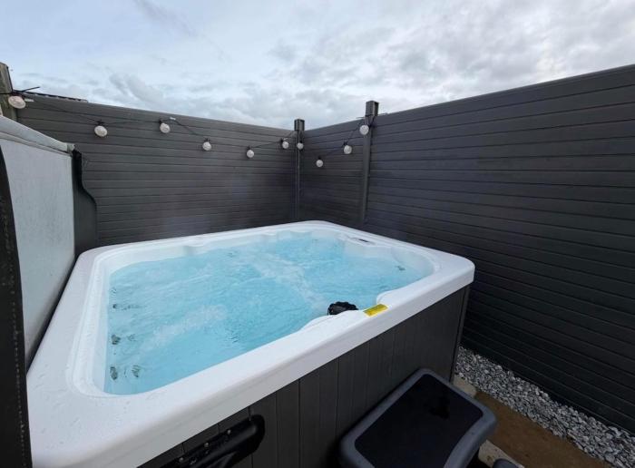 Lucas Retreat Hot Tub Lodge, Bockenfield Morpeth