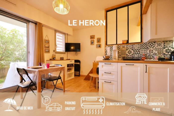 Le héron, plage à pieds