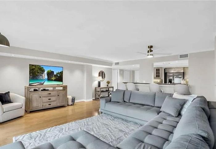 Luxury Two Bedroom Condo with Bay and Gulf Views