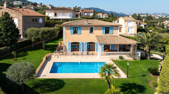 Villa provençale avec piscine et vue mer !