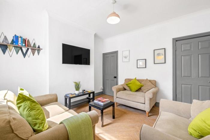 3-bedroom townhouse Short Term Rental & Flexible Renting Lincoln With Free WiFi & Free parking