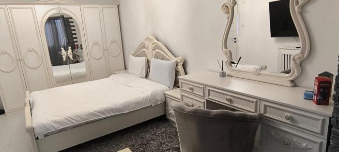 Luxury Apartment at Unique opposite Palas with Parking