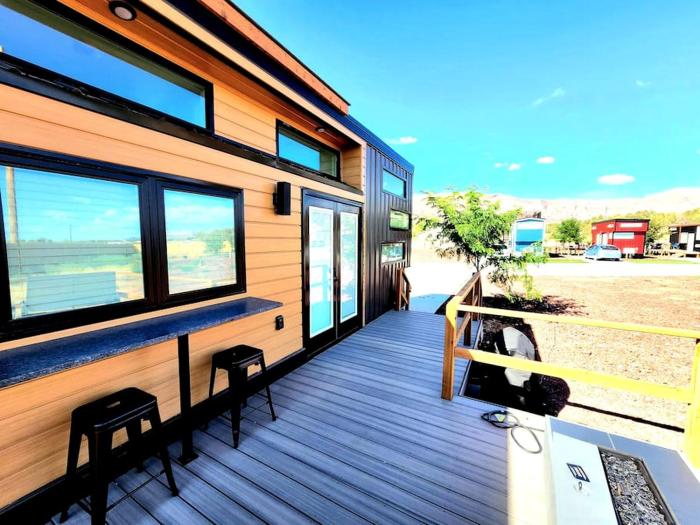 Seamless Comfort: Designer Modern Tiny Home featuringAmenities in Apple Valley, Utah