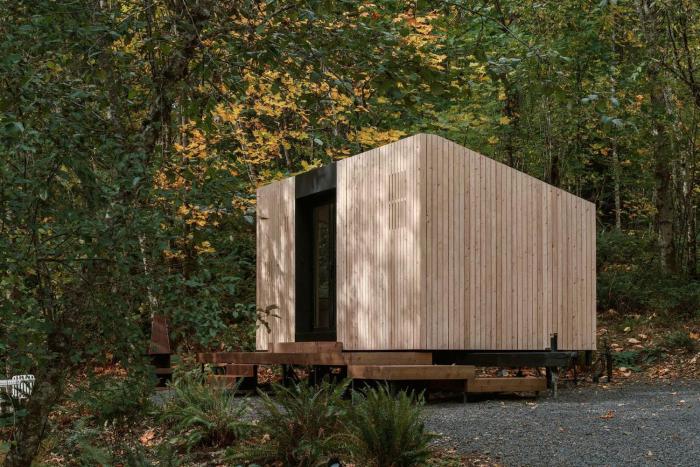 Peaceful Forest Hideout Cabin with Minimalist Design near Cape Horn in Washougal, WA