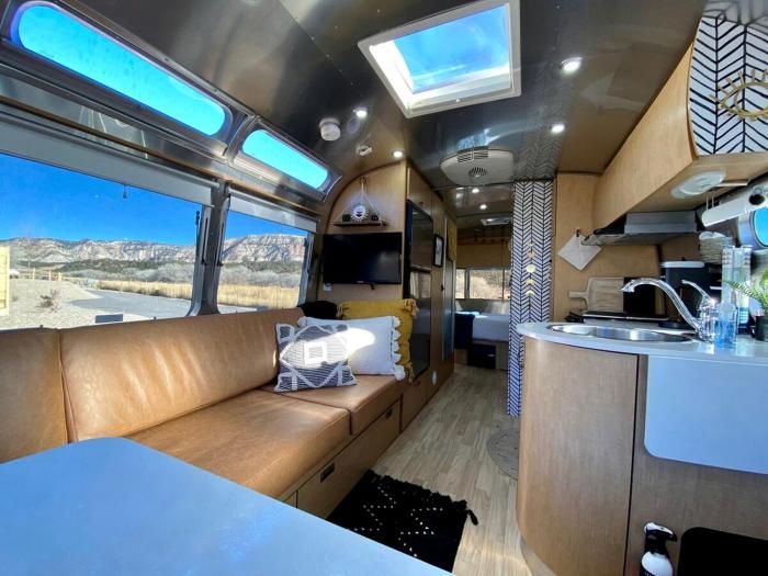 Spectacular Airstream with Fire Pit and Hot-tub in Orderville, Utah