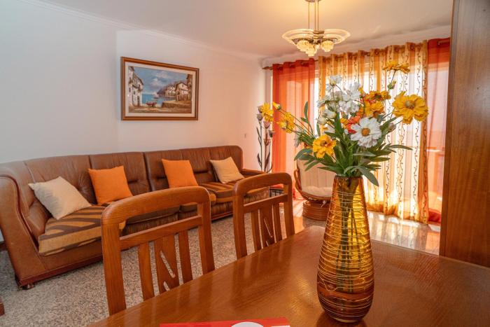 Brisa de Sesimbra - Spacious Family Apartment, 5min Walk to the Beach with Private Parking