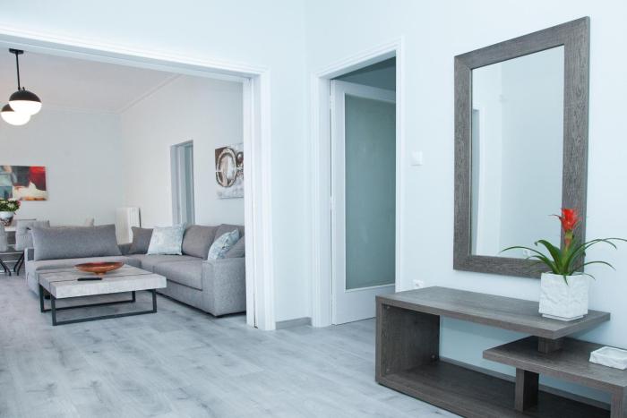 3 Bedroom Apartment with Garden Walk to Glyfada Center & Beach