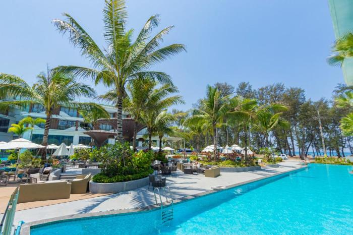 Unit 2303 Beachfront Pool-Facing Sea View