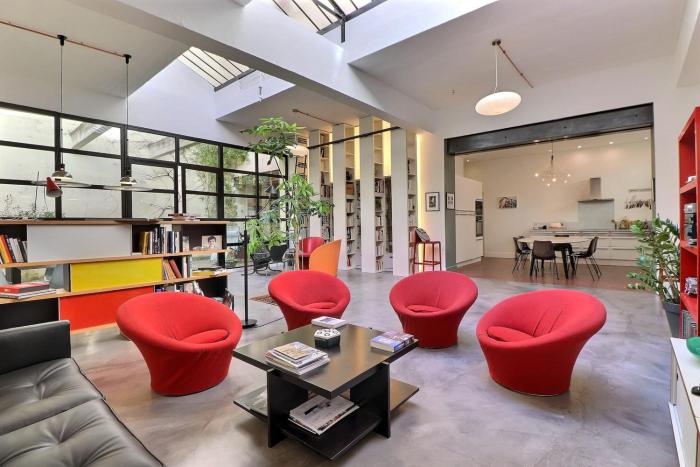The Loft A bright studio with a distinctive design