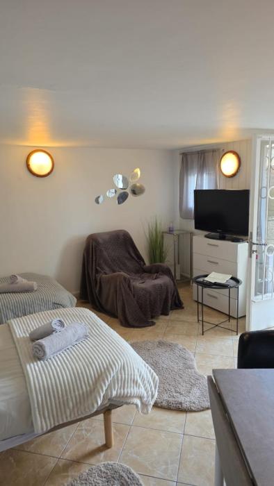 Super Studio meublé avec piscine partagée