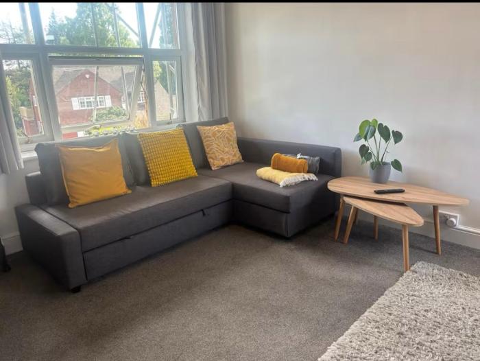 2 Bed Apartment Near Yeovil Hospital & Leonardo
