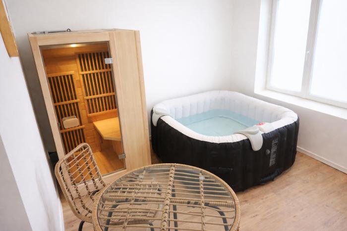 Parking privé, appartement rénové accès jardin