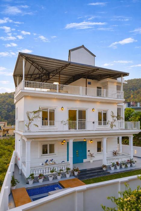 ELIVAAS The Kimadi House 4-BHK English-Style Villa With Rooftop, Pool & Mussoorie Views