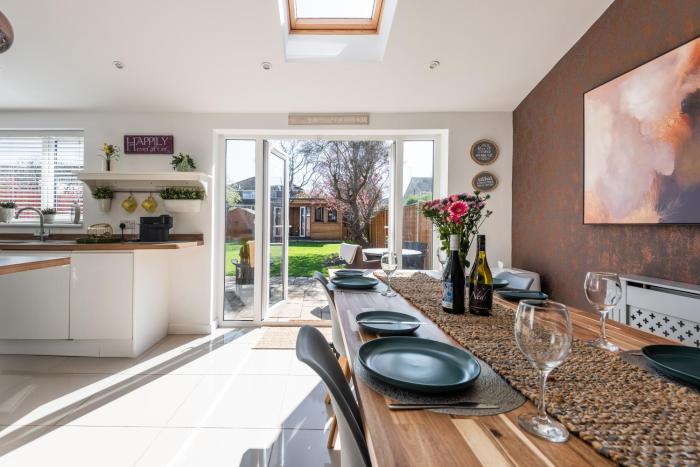 Stylish Cheltenham Home, 4 Beds, Garden & Parking